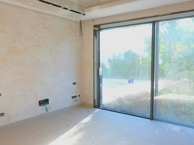 4 Bedrooms Villa in Guadalmina Baja