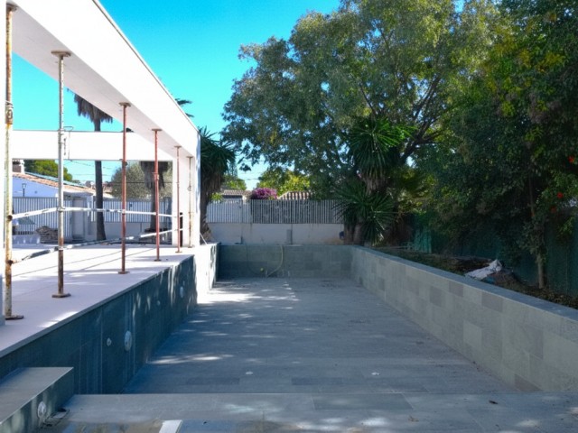 4 Bedrooms Villa in Guadalmina Baja