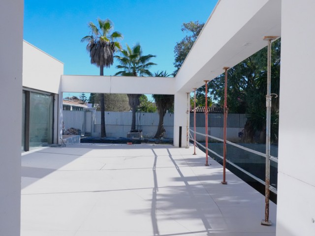 4 Bedrooms Villa in Guadalmina Baja