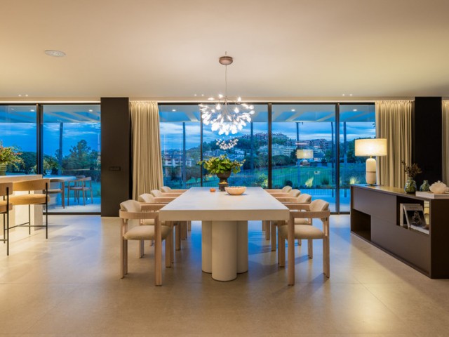 4 Schlafzimmer Villa in Nueva Andalucía