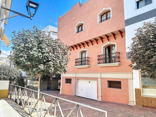 Maison mitoyenne avec 7 Chambres  à Estepona