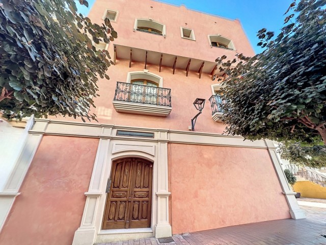 Maison mitoyenne avec 7 Chambres  à Estepona