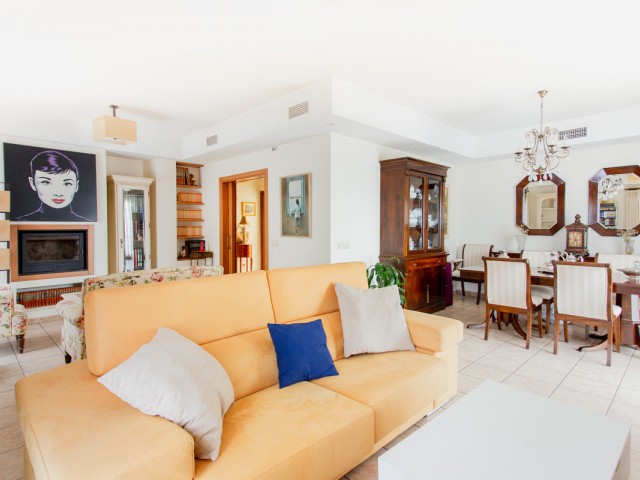 Maison mitoyenne avec 7 Chambres  à Estepona