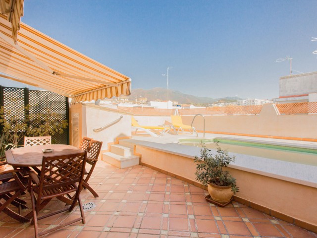 Maison mitoyenne avec 7 Chambres  à Estepona