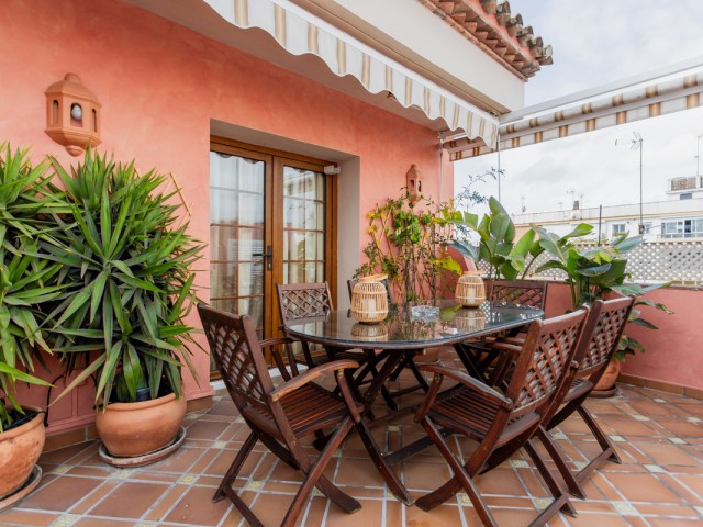 Maison mitoyenne avec 7 Chambres  à Estepona