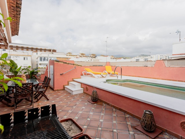 Maison mitoyenne avec 7 Chambres  à Estepona