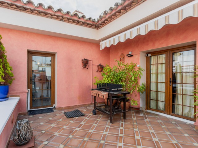 Maison mitoyenne avec 7 Chambres  à Estepona