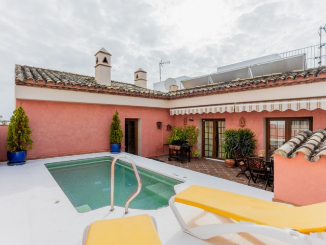 Maison mitoyenne avec 7 Chambres  à Estepona