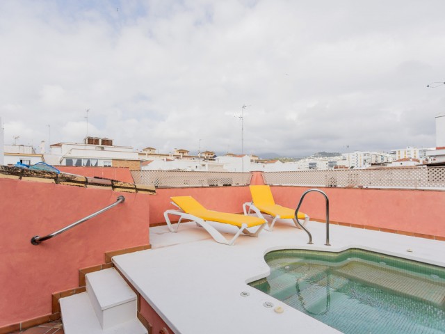 Maison mitoyenne avec 7 Chambres  à Estepona