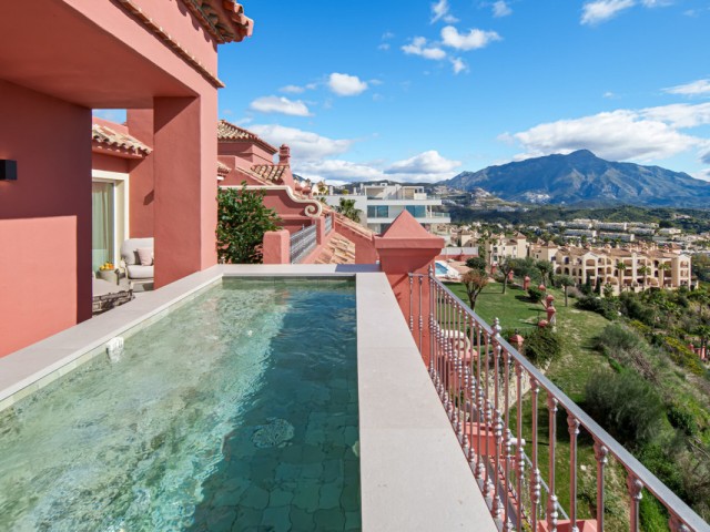 Apartment, Monte Halcones, R5392555