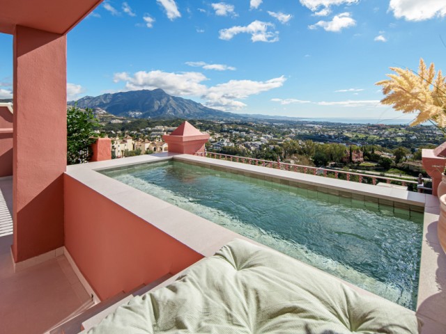 Apartment, Monte Halcones, R5392555