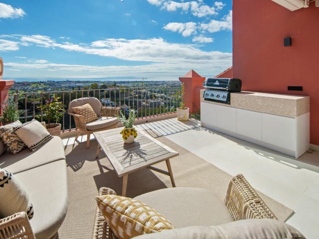 Apartment, Monte Halcones, R5392555
