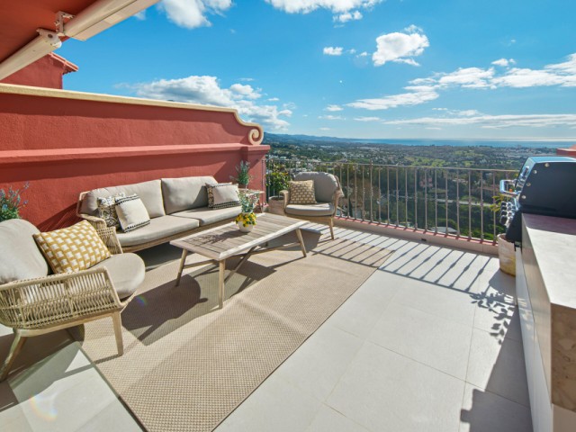 Apartment, Monte Halcones, R5392555