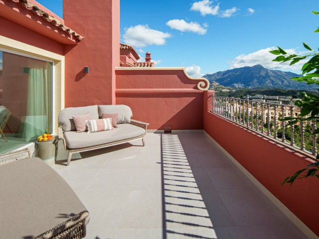 Apartment, Monte Halcones, R5392555