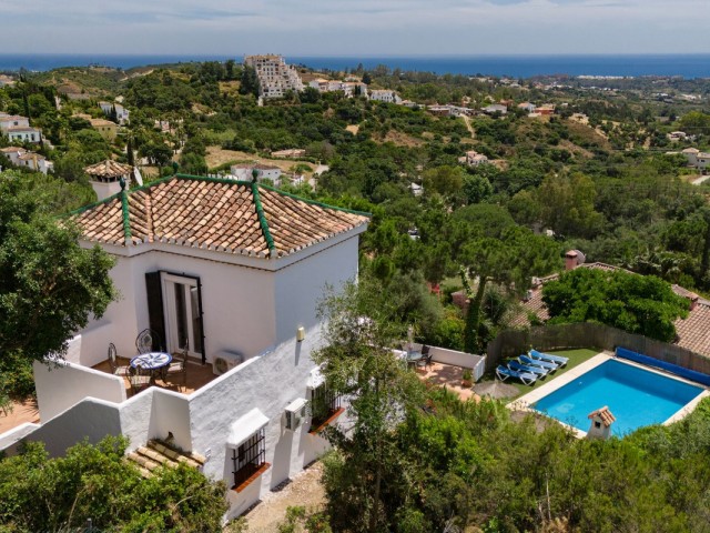 3 Bedrooms Villa in Estepona
