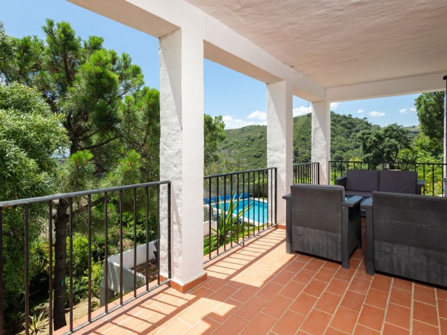 3 Bedrooms Villa in Estepona