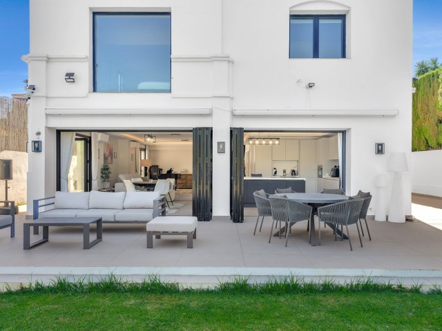 4 Bedrooms Villa in Guadalmina Alta