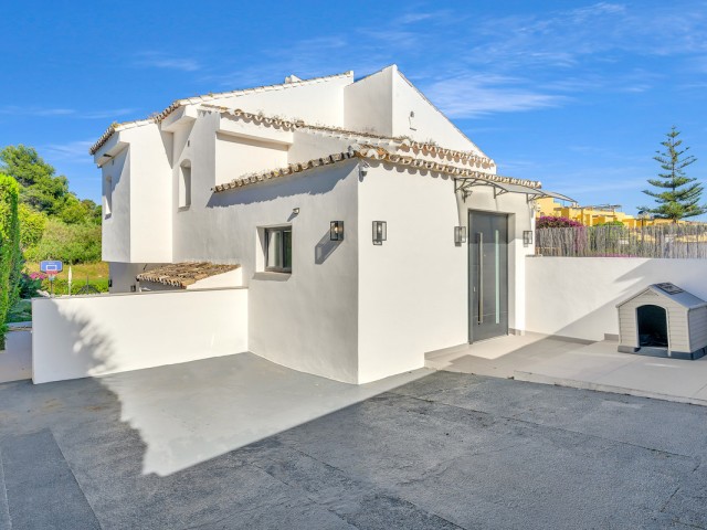 4 Bedrooms Villa in Guadalmina Alta