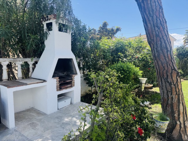 4 Schlafzimmer Villa in Elviria