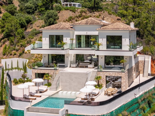 8 Bedrooms Villa in Benahavís