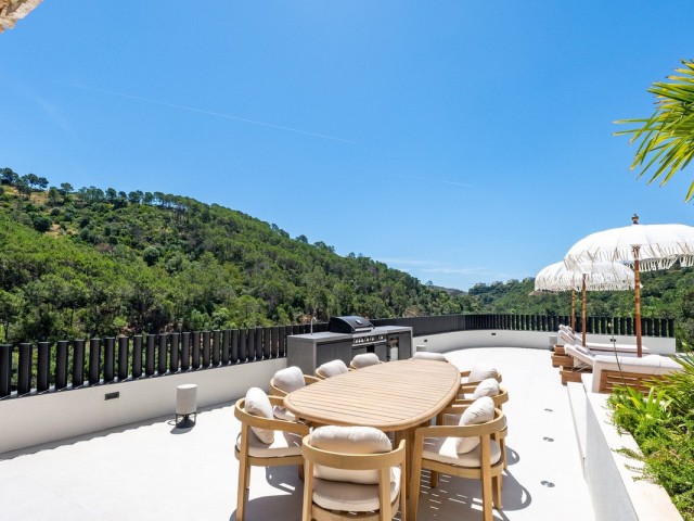 8 Bedrooms Villa in Benahavís