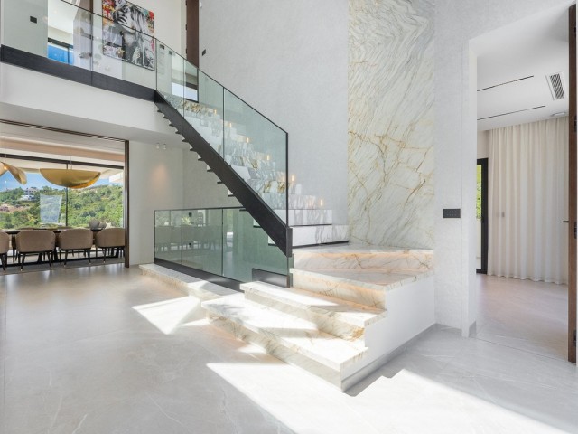 8 Bedrooms Villa in Benahavís