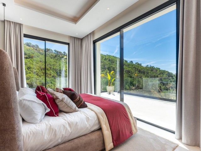 8 Bedrooms Villa in Benahavís