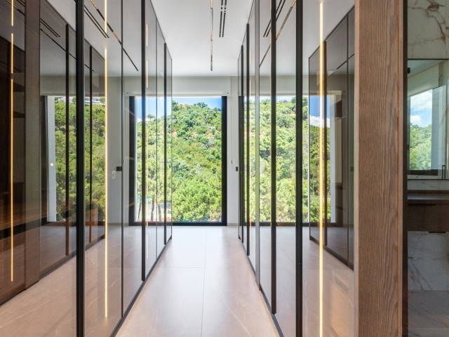 8 Bedrooms Villa in Benahavís