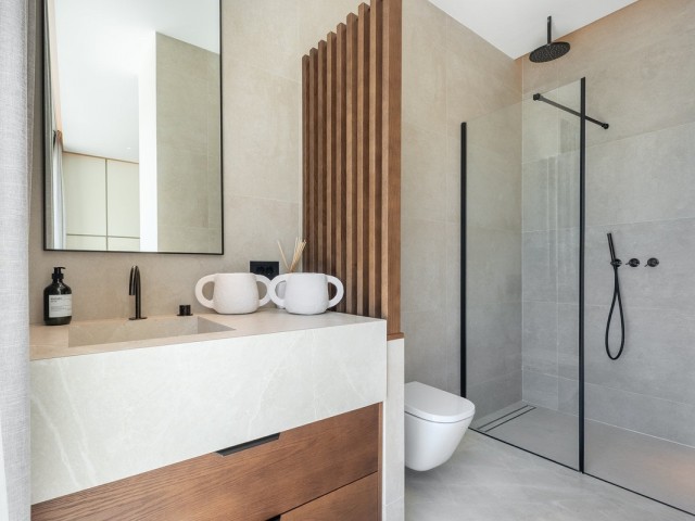 8 Bedrooms Villa in Benahavís