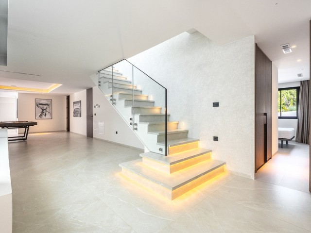 8 Bedrooms Villa in Benahavís