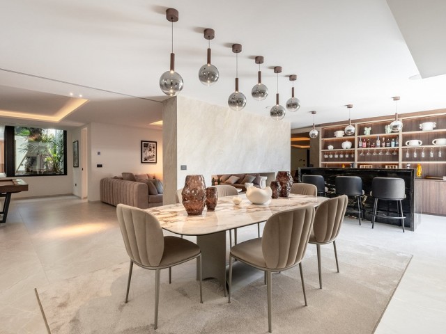 8 Bedrooms Villa in Benahavís