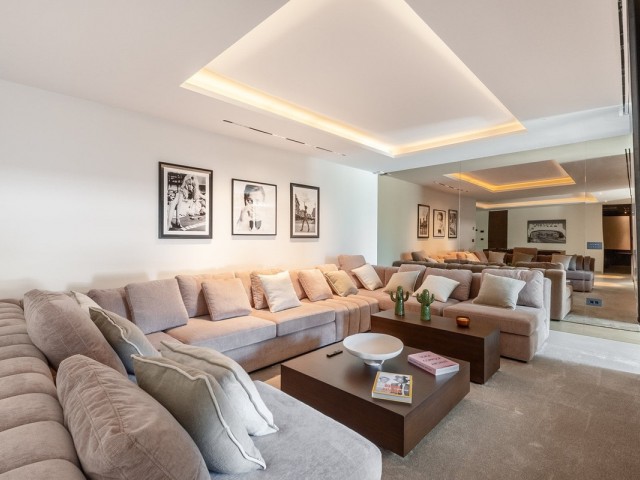 8 Bedrooms Villa in Benahavís