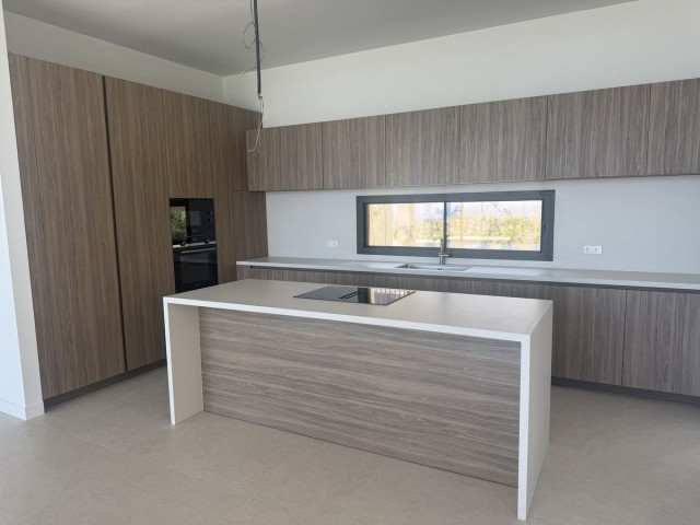 3 Bedrooms Villa in Benahavís