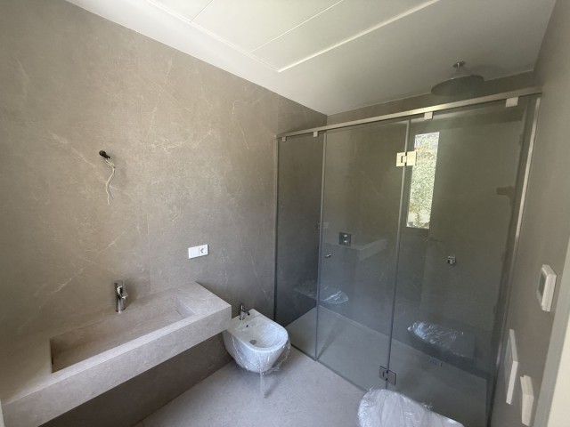 3 Bedrooms Villa in Benahavís