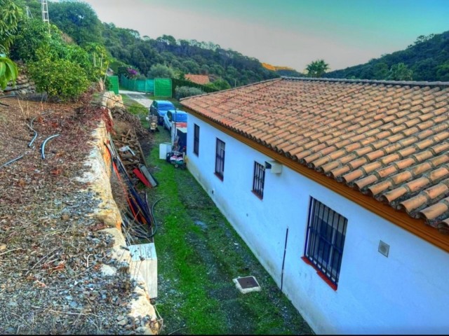 4 Bedrooms Villa in Estepona
