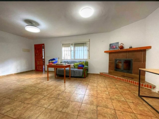 4 Bedrooms Villa in Estepona