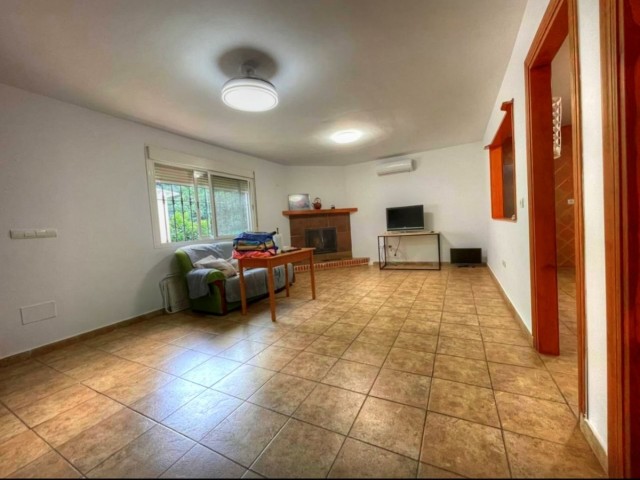4 Bedrooms Villa in Estepona