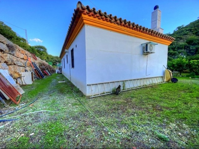 4 Bedrooms Villa in Estepona