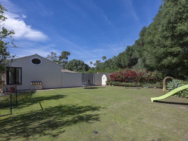 5 Bedrooms Villa in Sotogrande Alto