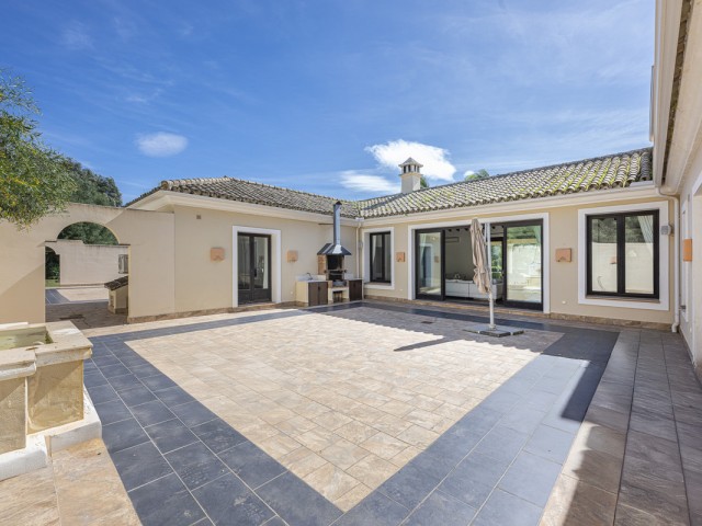 5 Bedrooms Villa in Sotogrande Alto