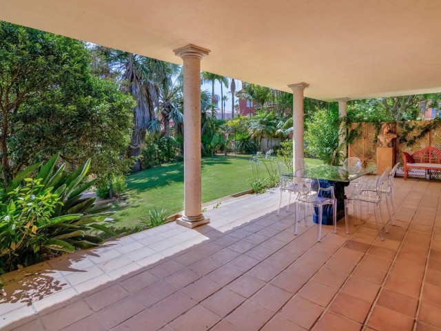 5 Bedrooms Villa in Sotogrande