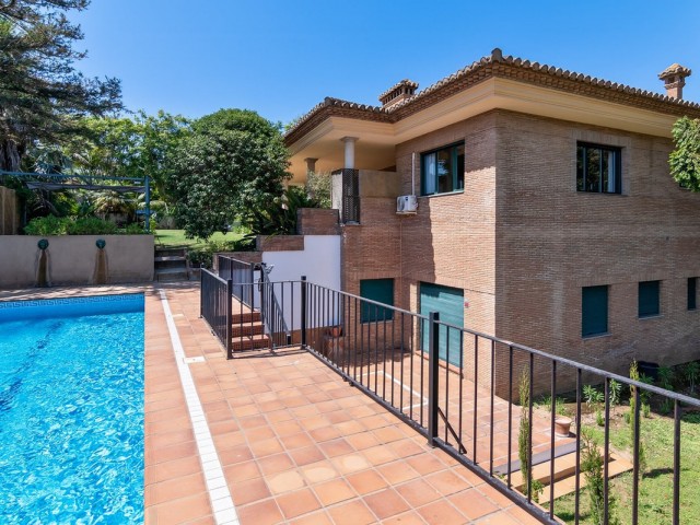 5 Bedrooms Villa in Sotogrande