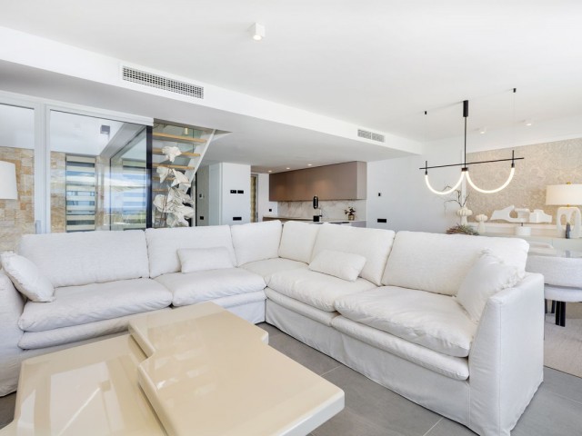 Maison mitoyenne avec 4 Chambres  à Estepona