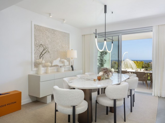 Maison mitoyenne avec 4 Chambres  à Estepona