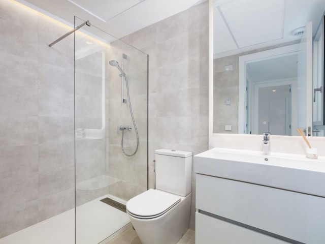 Maison mitoyenne avec 4 Chambres  à Estepona