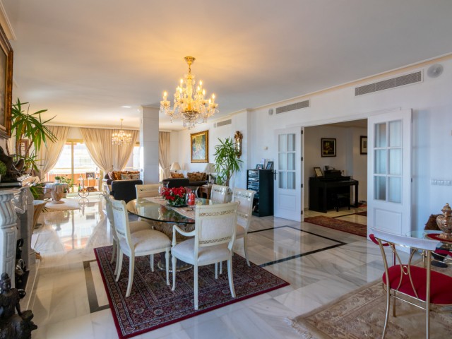 4 Bedrooms Apartment in Fuengirola