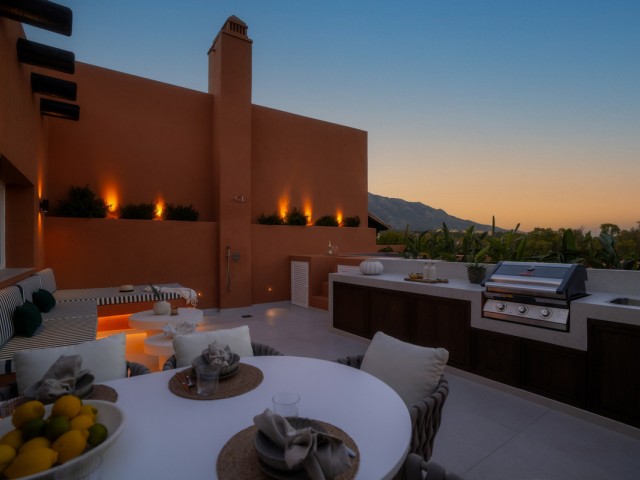 4 Schlafzimmer Apartment in Nueva Andalucía