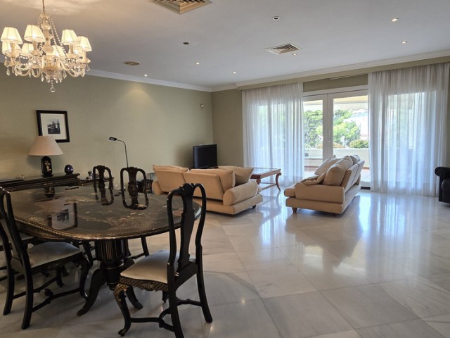 4 Schlafzimmer Apartment in Torremolinos Centro