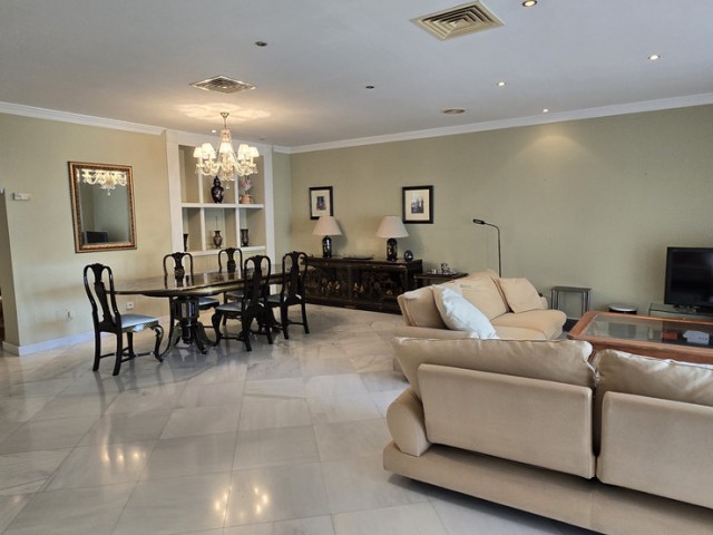 4 Schlafzimmer Apartment in Torremolinos Centro