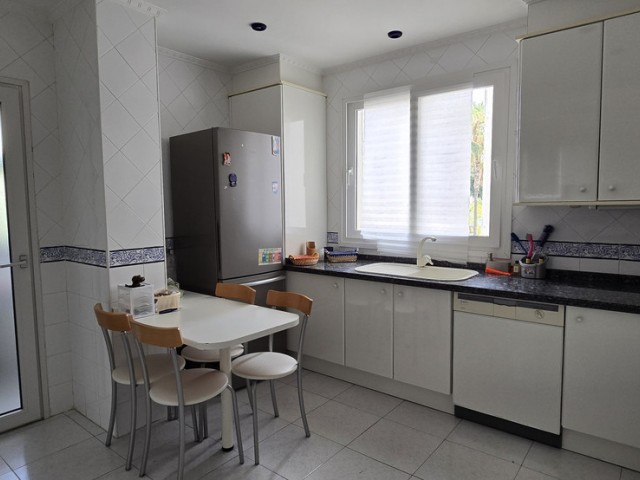 4 Schlafzimmer Apartment in Torremolinos Centro